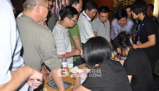 在现场徐工随车起重机被风狂订抢