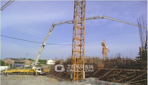山推51米臂架泵车邵阳泵送作业