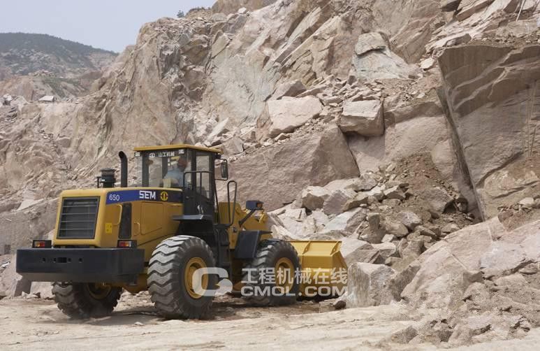 8月装载机受矿山产量影响销量下滑
