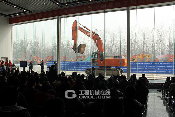 中国工程机械二手设备首场无底价拍卖会