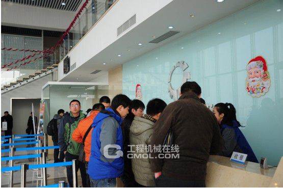 试机完成后可在拍卖大厅缴纳保证金及提交二代身份证