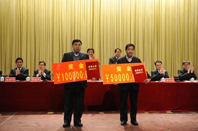 山东开泰董事长张来斌荣获2012年度富民强镇特别贡献先进个人荣誉称号