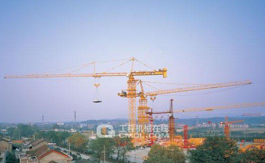 目前D1250-80塔式起重机正服役于厦门国际中心工程项目建设。