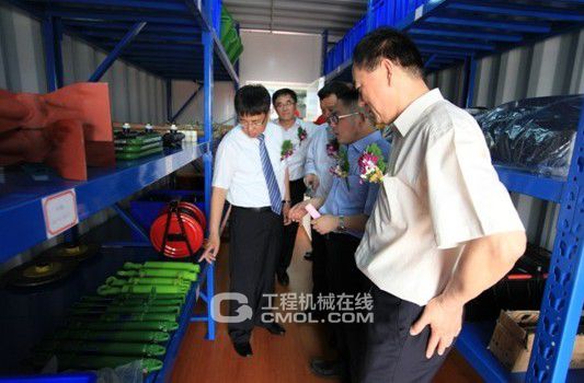 毛洪会长观摩奇瑞重工农机服务直通车配件支持模块