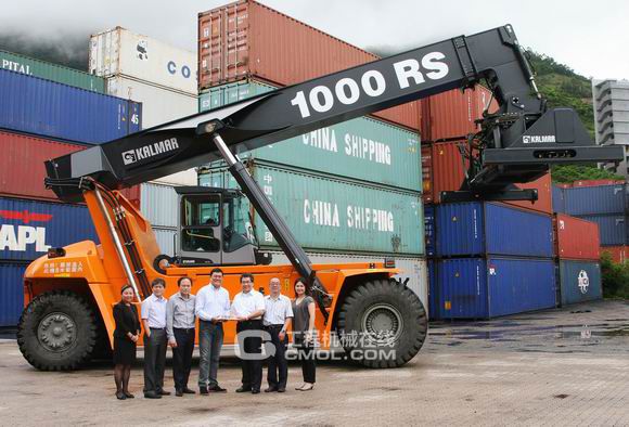 卡尔玛上海工厂第1000台正面吊交付永华公司