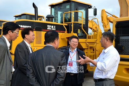 厦工副总裁洪家庆与用户团代表深入交流