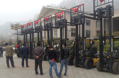 奇瑞迪凯叉车“E王”系列产品集中展示