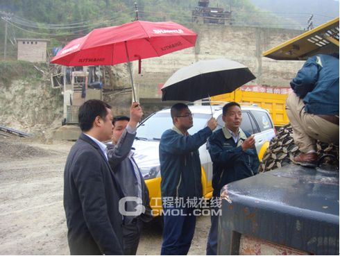 山推装载机客户关爱行西南首站告捷
