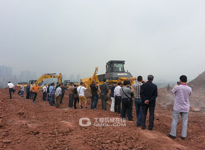 山推大马力推土机体验会在重庆举行