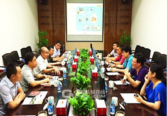 山推董事长张秀文走访调研上海区域市场
