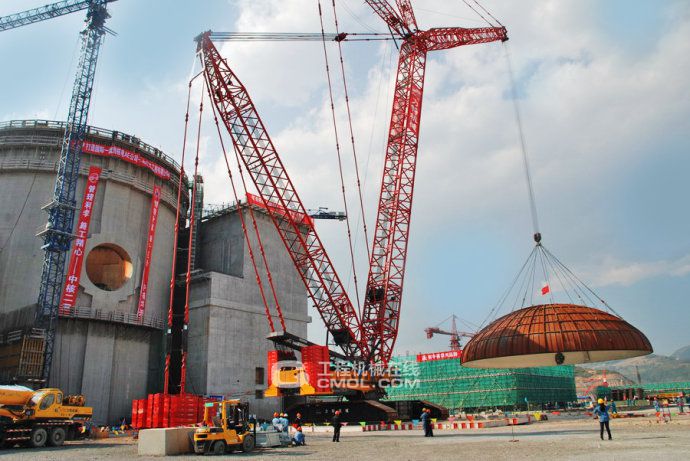 2009年 ，三一SCC9000履带吊成功将福建宁德核电站1#号1000MW核电机组穹顶吊装到位。