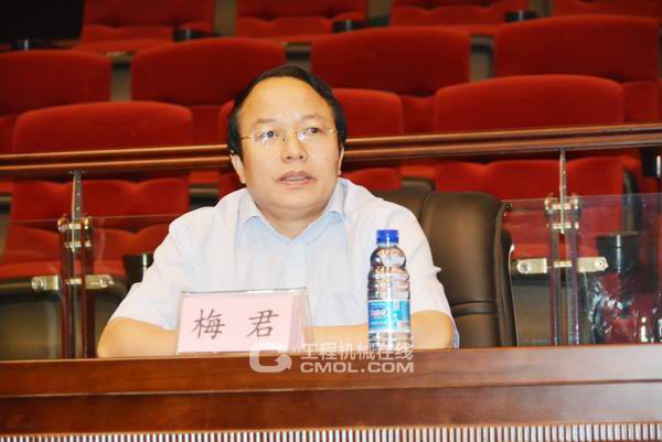 中国公路杂志社高级副总编辑梅君