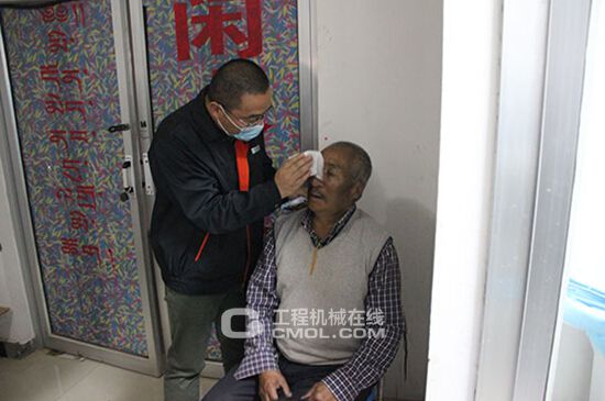 北京骏马集团志愿者协助医院进行术前术后准备