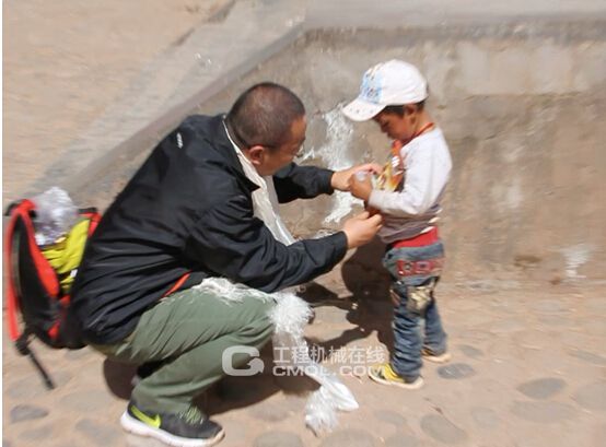 北京骏马集团志愿者参与捐助活动