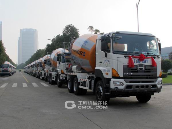 中联重科签售百台搅拌车助力走出行业低谷