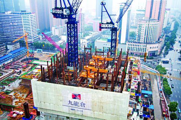 中联超高压成套泵送设备在长沙新地标——九龙仓长沙国金中心一号楼施工