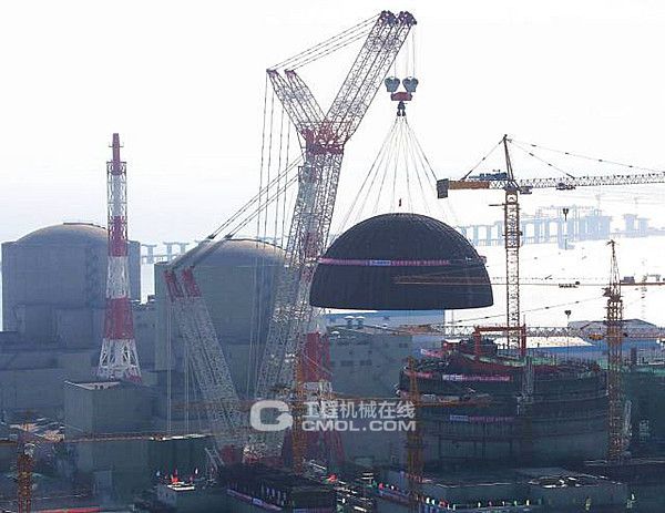 中核机械工程 中联3200吨履带吊完成反应堆穹顶吊装