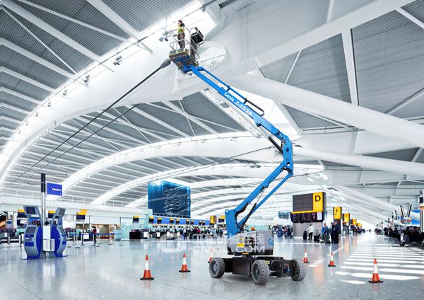 Genie® Z™-33/18曲臂型高空作业平台在机场应用