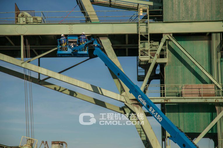 Genie® SX™-150自行式直臂型高空作业平台