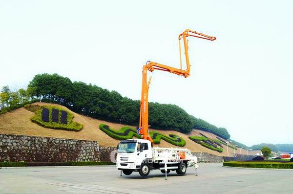 采用国四排放解放底盘的23X-4Z泵车