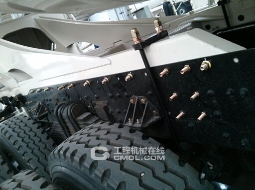 雷萨16方无副梁搅拌车成功问世