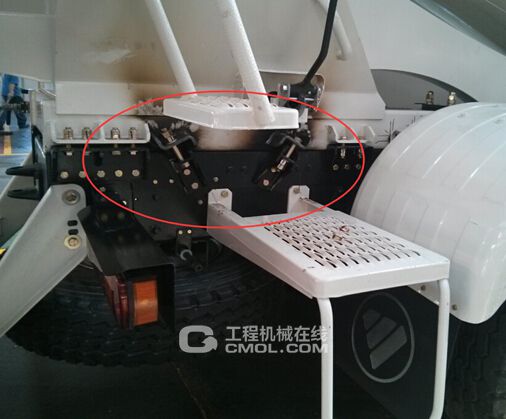 雷萨16方无副梁搅拌车成功问世