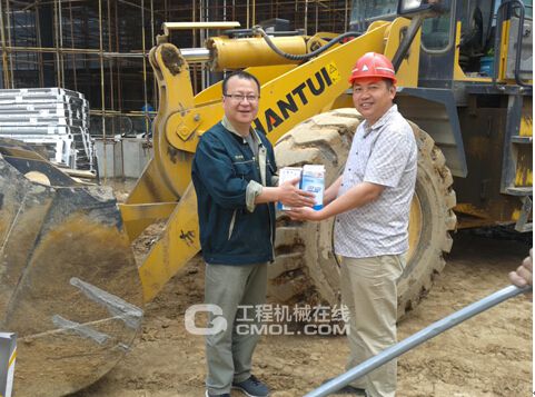 山推“客户关爱行”活动走进南京永宁