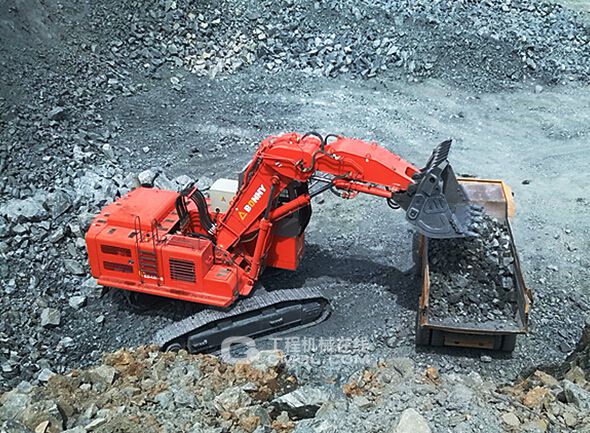 CE480-7正铲挖掘机在矿山现场