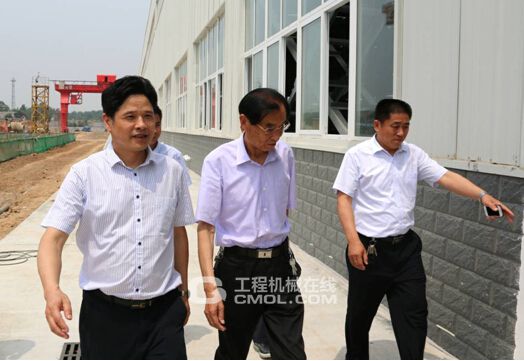 长兴建设集团党委书记刘书记与山东海义董事长王兴义带领大家参观产业园