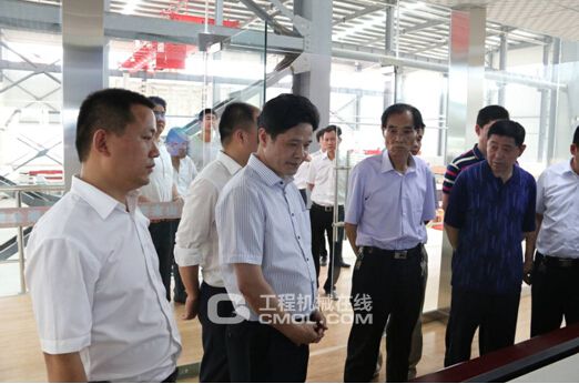 长兴建设集团党委书记刘书记与山东海义董事长王兴义带领大家参观产业园