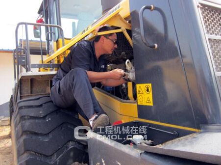 山推“客户关爱行”走进湖南长沙
