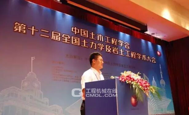 上海金泰工程机械有限公司营销总经理徐峰做主题演讲