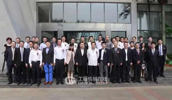 与会股东代表合影