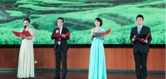 诗歌朗诵《跨越》描述公司蓬勃发展、创新跨越之势与美好憧憬