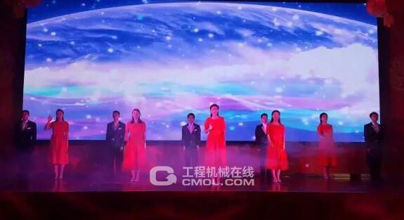 华章》国际化的优雅舞姿奏响华美乐章