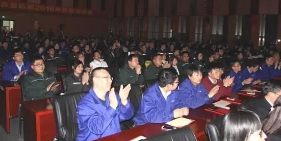 现场气氛热闹非凡,掌声不断