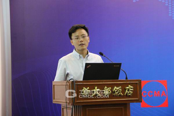 北京市环境保护局机动车排放管理处副处长艾毅讲话 