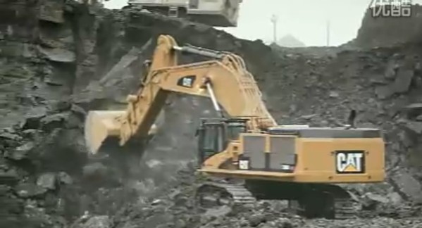 视频: 卡特彼勒374DL和390DL-大型液压挖掘机