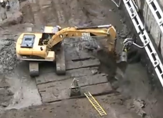 视频: 卡特320DL馬虎挖土
