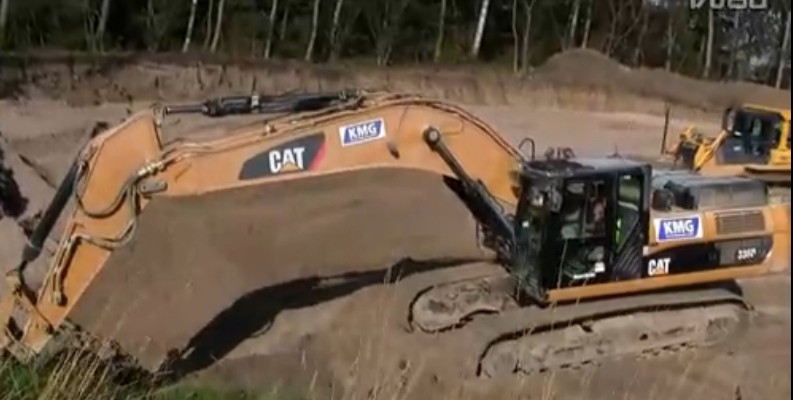 视频: 卡特彼勒336D挖掘机換了新E系驾驶室