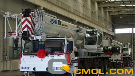 京城重工25吨和55吨汽车起重机批量下线