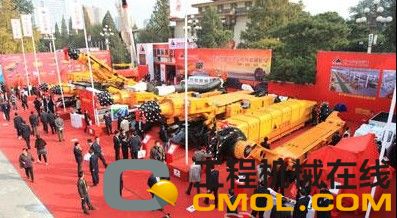 千余人观赏北方交通展会现场