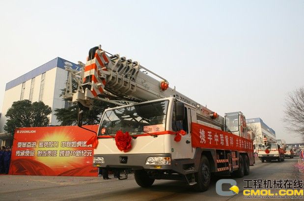 中联62米碳纤维臂架泵车