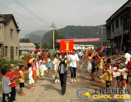 三一赴张家界举行爱心捐赠活动