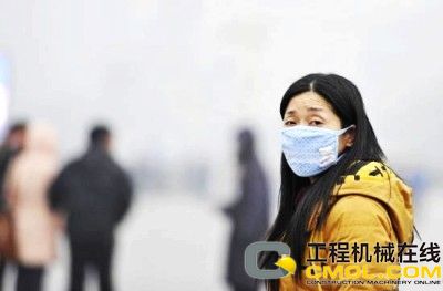 市民出行多以口罩掩面