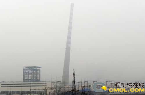 南昌发电厂厂长一声令下，210米高的烟囱被爆破