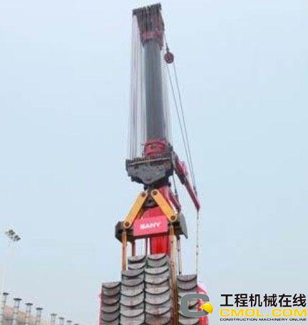 亚洲首台千吨级全地面起重机SAC12000极限吊载850吨精彩瞬间