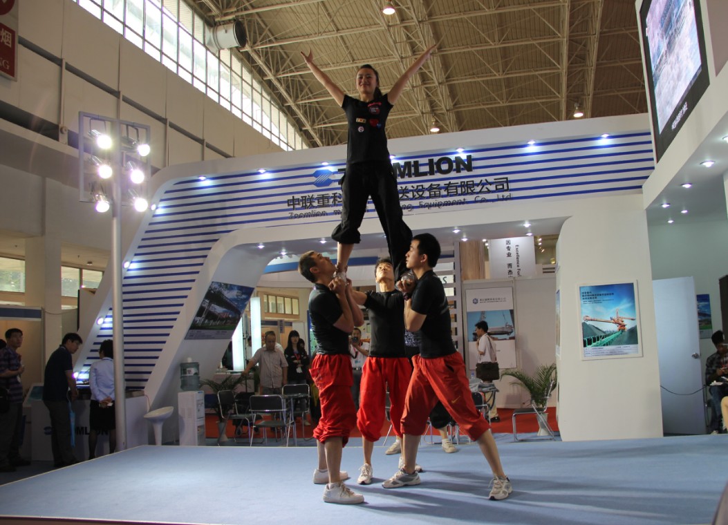 中联亮相国际重型机械装备展 “劲舞团”助力