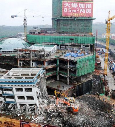 绵阳灾区援建中学被拆建豪宅