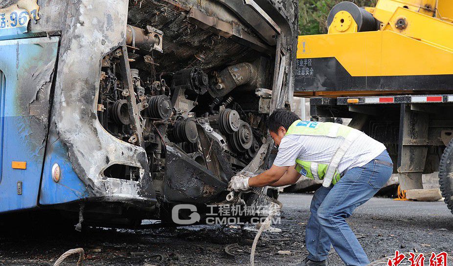 延安36人遇难车祸现场清理4